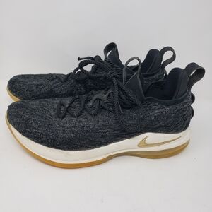 Nike LeBron 15 low sneakers